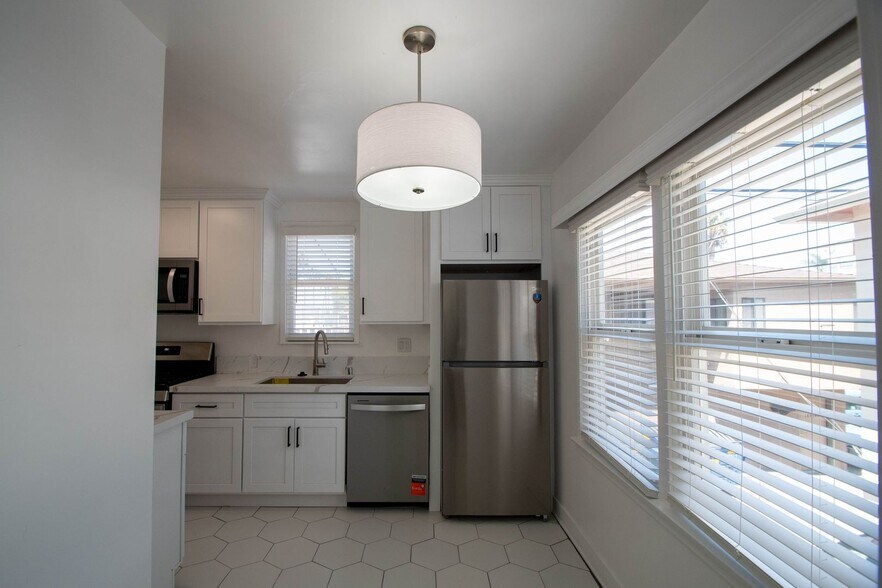 Building Photo - 14437 Dickens St
