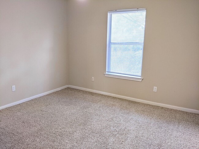Building Photo - IMMEDIATE MOVE IN!!!  AMAZING 4 BED/3.5 BA...