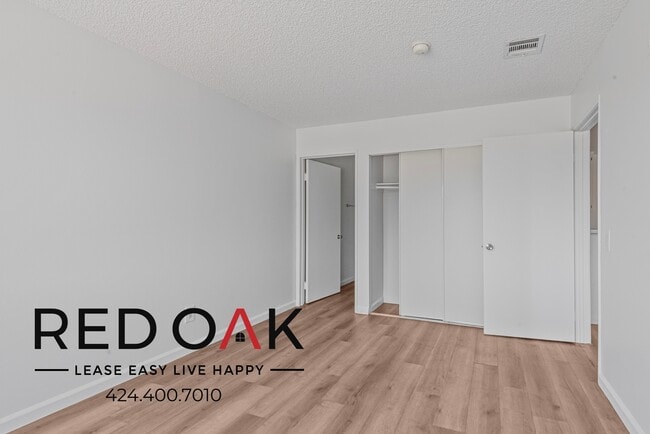 Building Photo - 11817 Victory Blvd