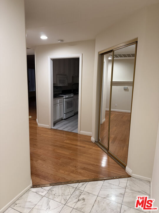 Building Photo - 910 S Bedford St