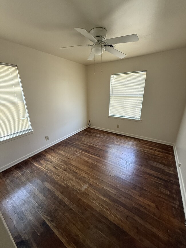 Building Photo - 109 W Vardeman Ave
