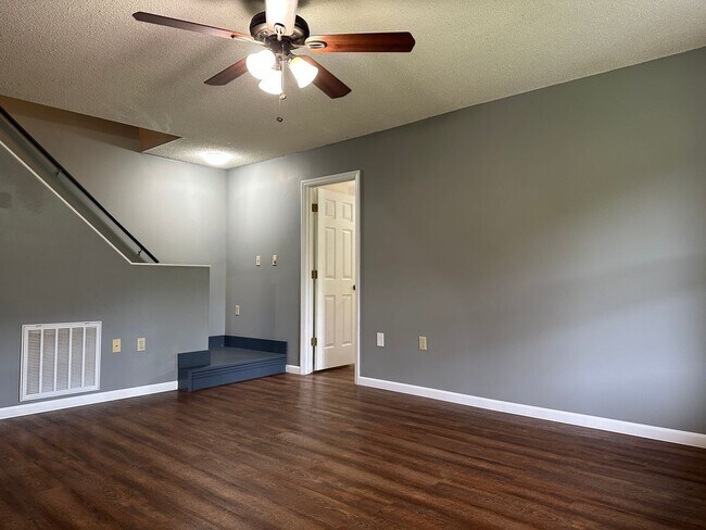 Building Photo - 3 bedroom, 2 bath house in Kingsport