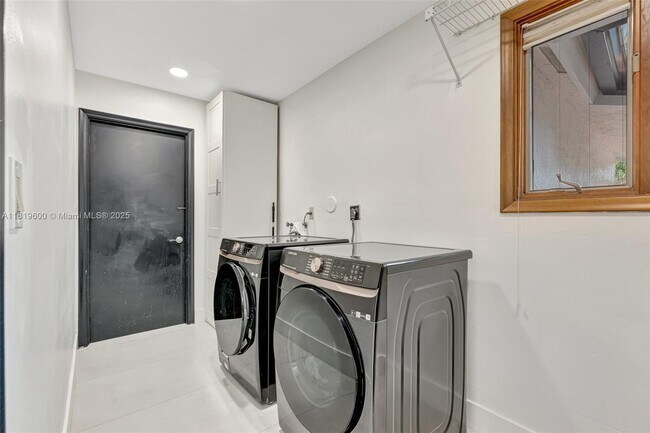Building Photo - 8360 NW 51st Ct