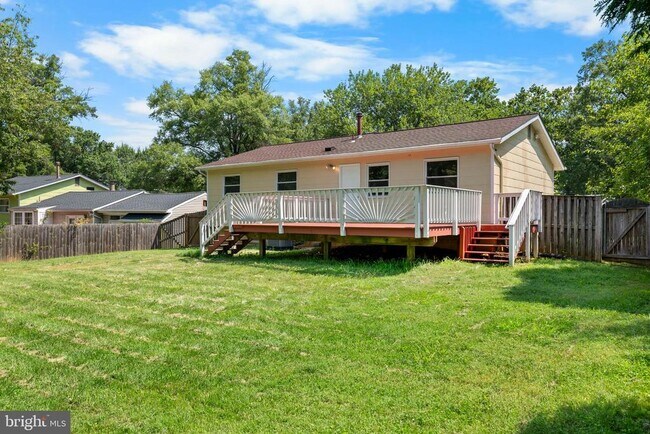 Building Photo - 10422 Floral Dr
