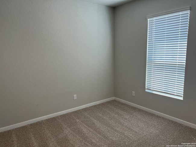 Building Photo - 121 Nespral Dr