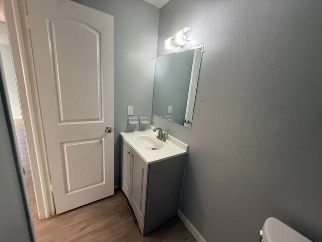 Building Photo - Cute, Coxy & Upgraded 2/1 Duplex!!