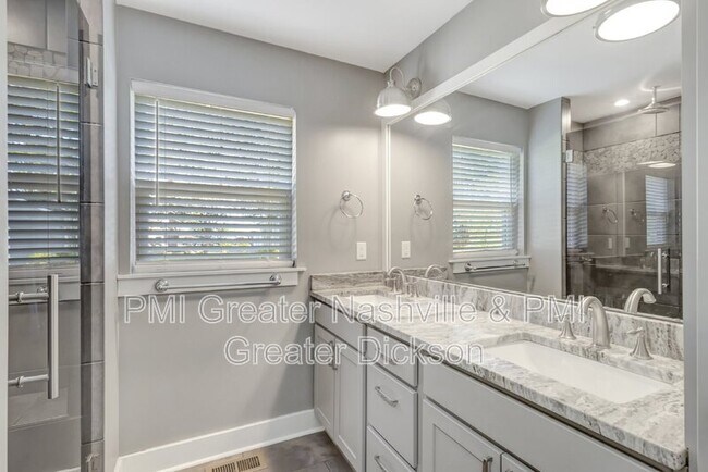 Building Photo - 2543 Summit Ct