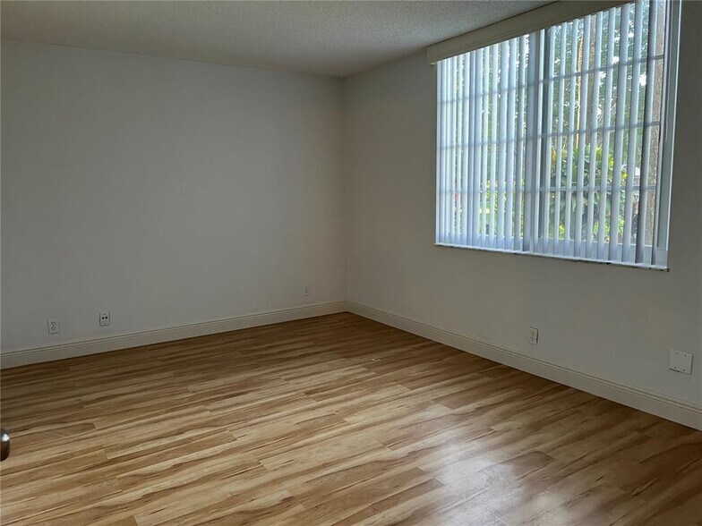 Building Photo - 9311 Orange Grove Dr