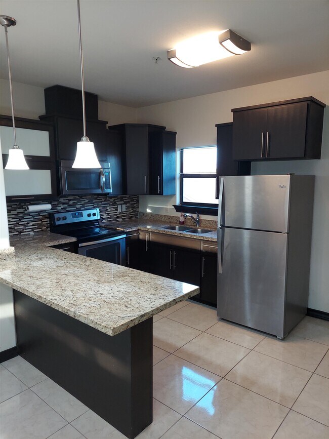 Building Photo - 2701 E Lyon St