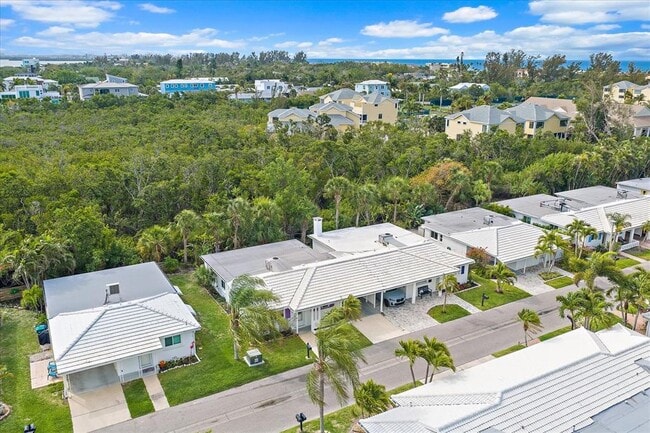 Building Photo - 730 Spanish Dr S