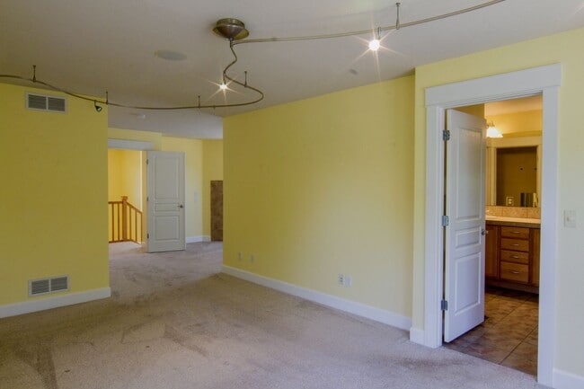 Building Photo - Prime Central Park 5bed/4ba