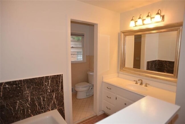 Building Photo - 5218 Meadowcreek Dr