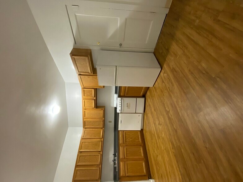 Building Photo - 1595 Beacon St