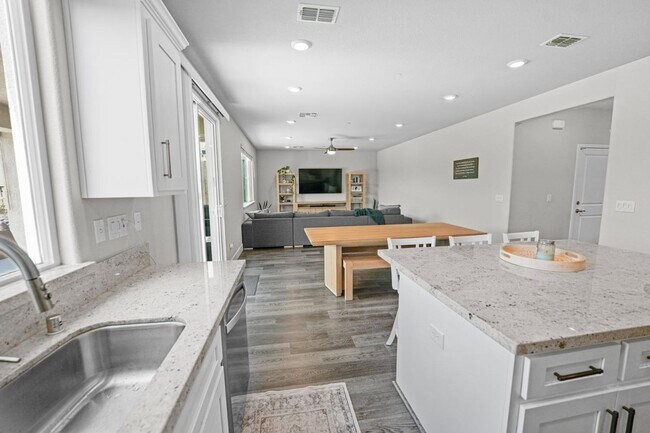 Building Photo - Bright Spacious 4BD/3BA Single-Family Home in Rocklin's Whitney Ranch!