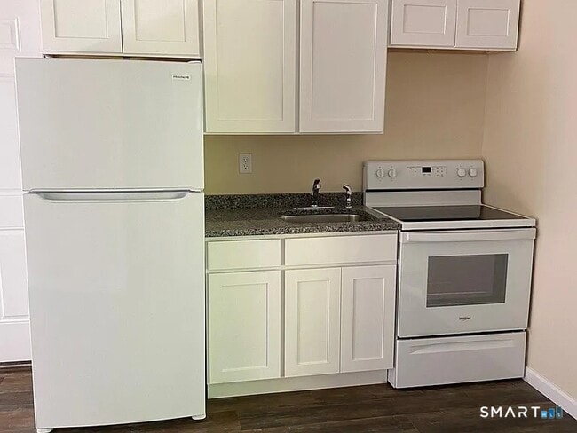 Building Photo - 29 Session St