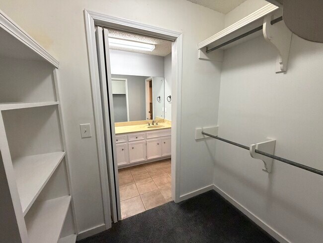 Building Photo - 1020 Mcdale Ln