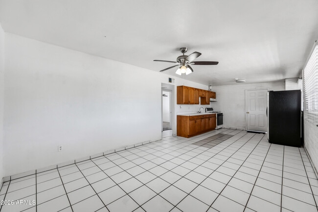 Building Photo - 3905 W Almeria Rd