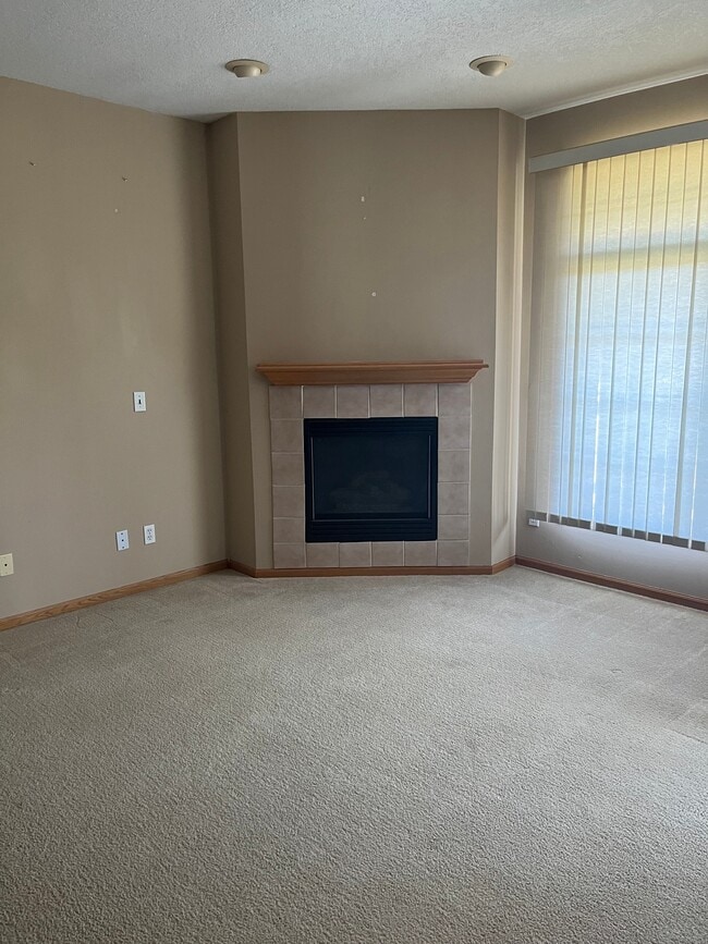 Building Photo - 1820 S 13th Ave E