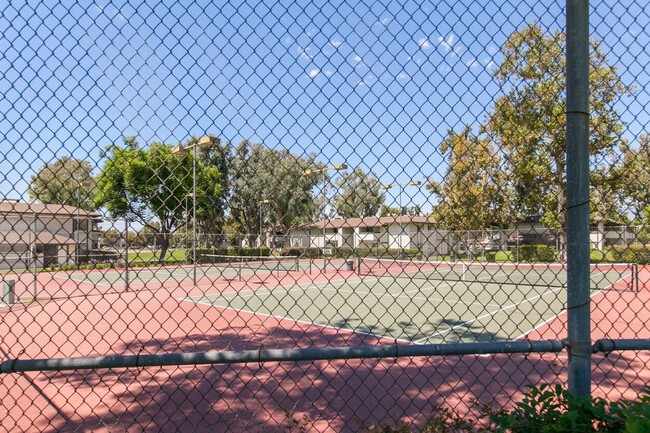 Building Photo - Updated 2 Bedroom Condo in Loma Linda