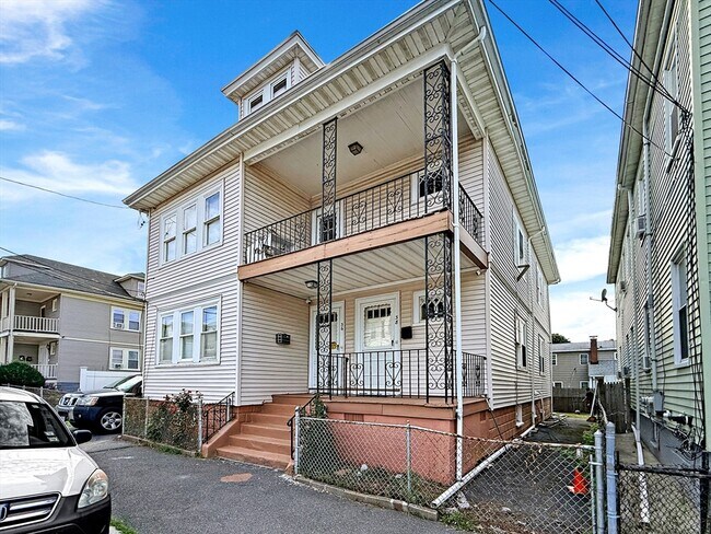 Building Photo - 36 Temple St