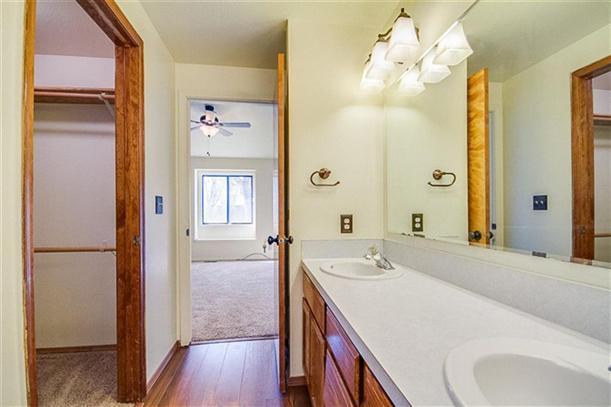 Building Photo - Charming Single Level Home with Open Floor...