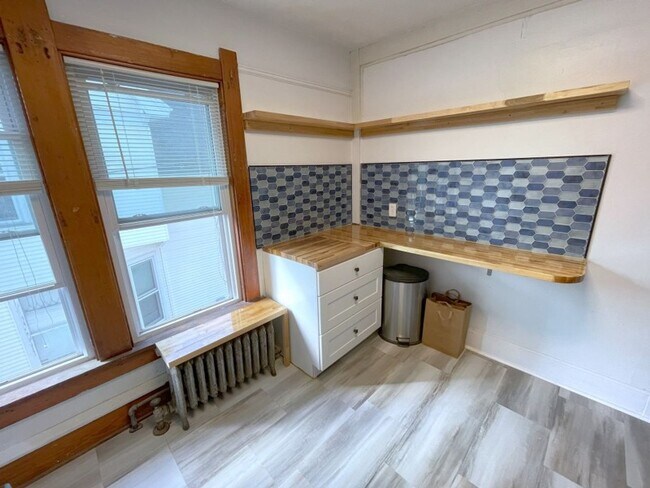 Building Photo - 1333 Mound St