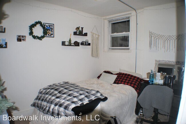 Building Photo - 433 W Gilman St