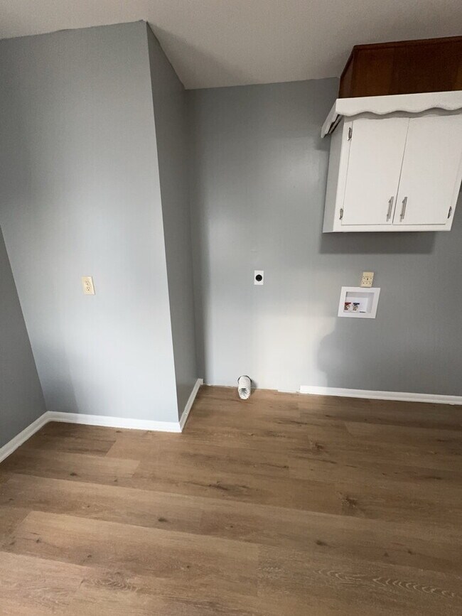 Building Photo - "Charming 3-Bedroom Home with 2 Full Baths and 1580 Sq Ft of Living Space in Wichita!"