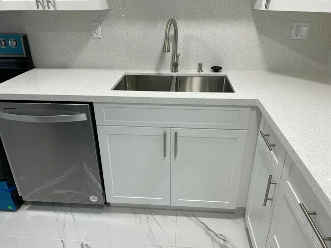 Building Photo - 2788 Tennis Club Dr