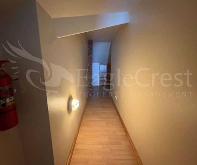 Building Photo - Large 8-Bedroom Home Across from Whitman College – Lawn Care Included