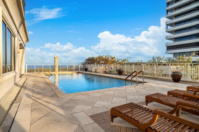 Building Photo - 5310 N Ocean Dr