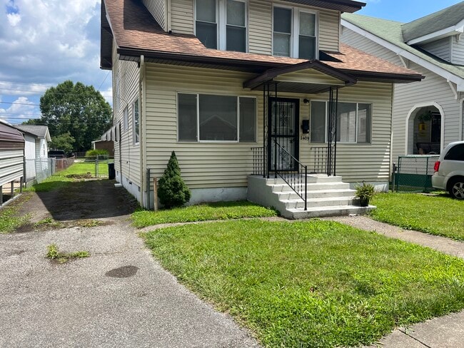 Building Photo - 2409 Hilton Ave