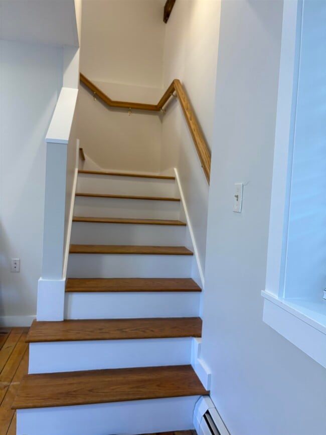 Building Photo - 12 N Main St