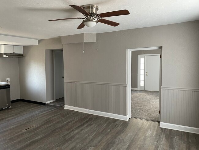 Building Photo - 627 Fountain St