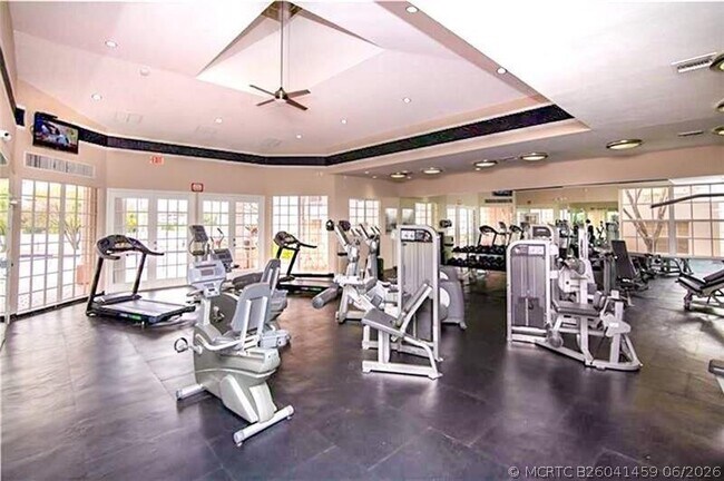 Building Photo - 2850 N Oakland Forest Dr