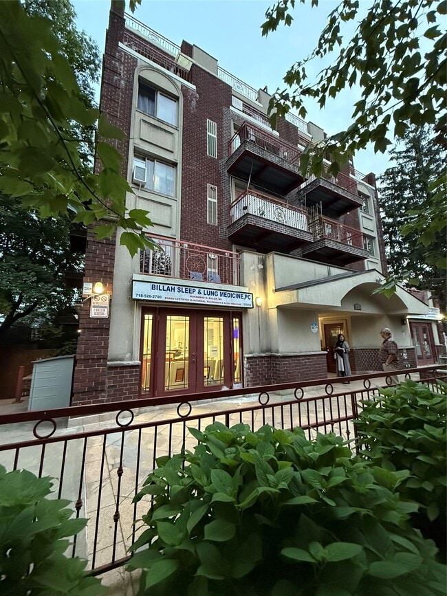 Primary Photo - 170-12 Highland Ave
