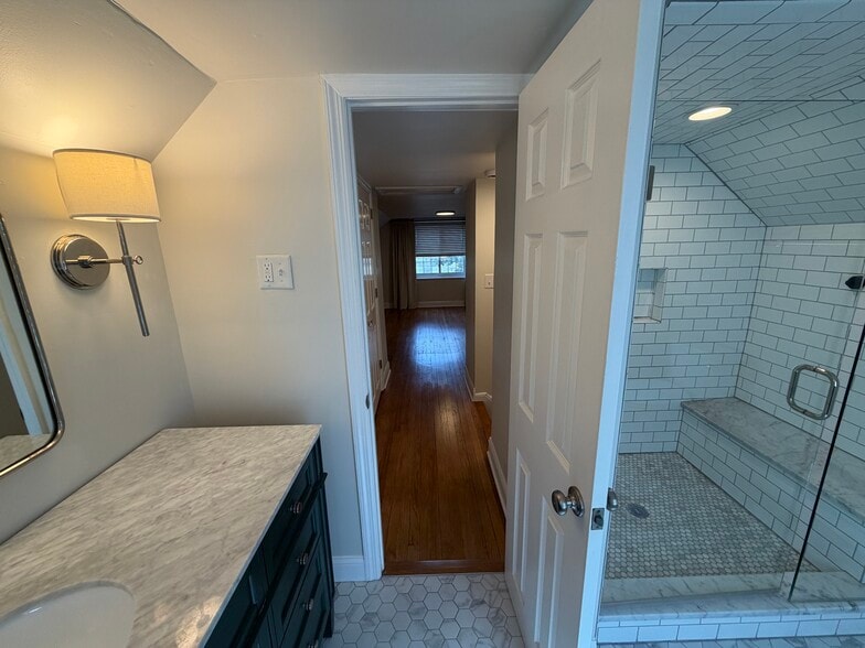 Primary Bathroom (2nd floor) - 2641 Vanderen Dr