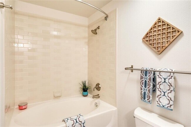 Building Photo - 1601 E Cesar Chavez St