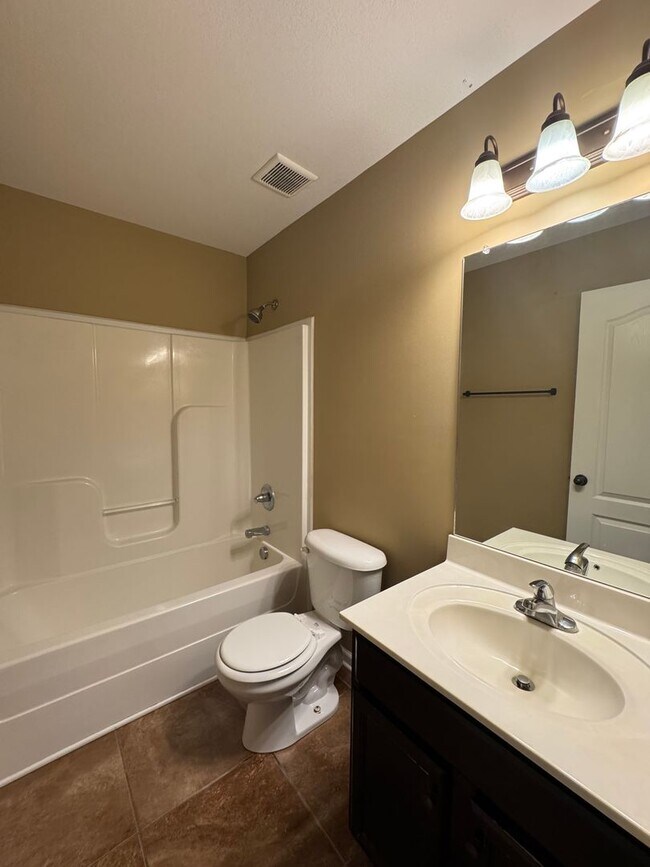 Building Photo - 1727 Thistlewood Dr