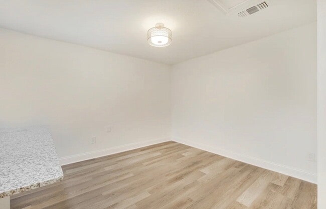 Building Photo - 4590 Colonial Ave