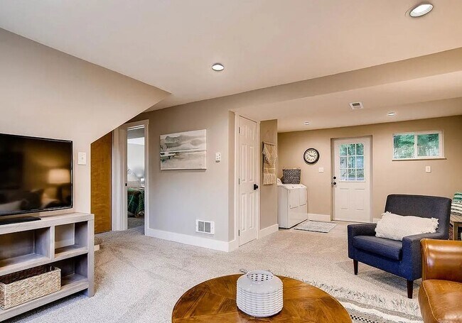 Building Photo - Beautifully Updated Edmonds Home with Spacious Fenced Backyard