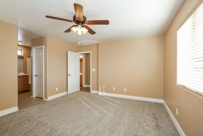 Building Photo - 8204 W Wildwood Glen Dr