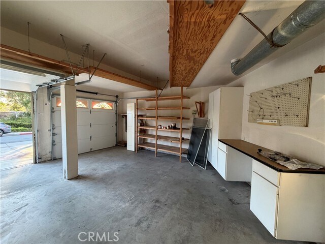 Building Photo - 2 Chickadee Ln