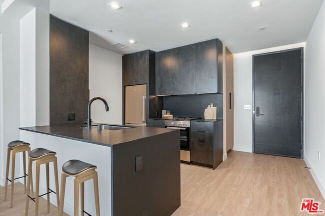 Building Photo - 3688 Overland Ave