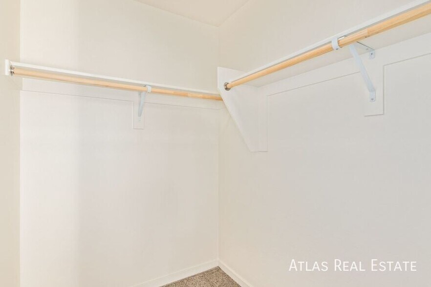 Building Photo - 3010 E Yale St