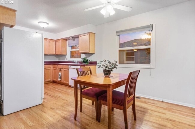 Building Photo - Spacious Home Near University of Portland