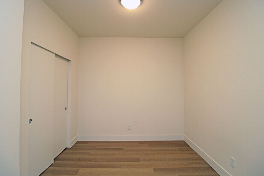 Building Photo - 8417 SW 24th Ave
