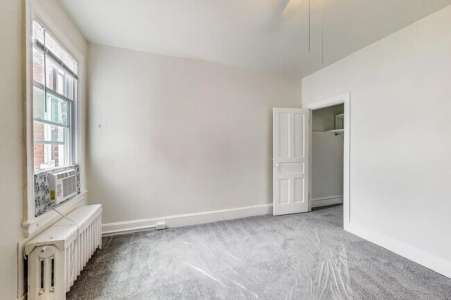 Building Photo - 137 R St NE