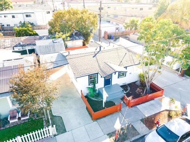 Building Photo - 2 Bed, 1 Bath House in North Park!