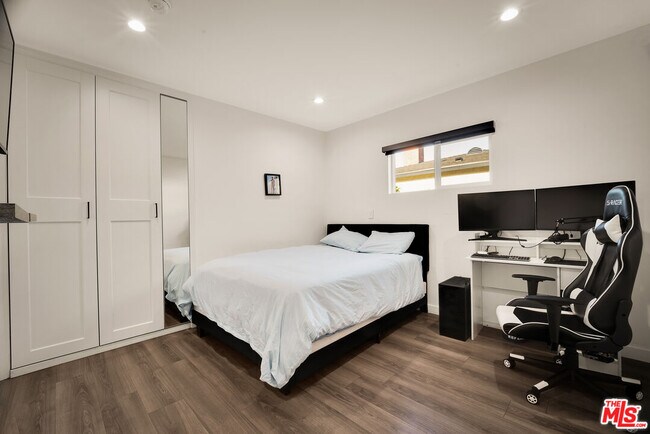 Building Photo - 12827 Sylvan St